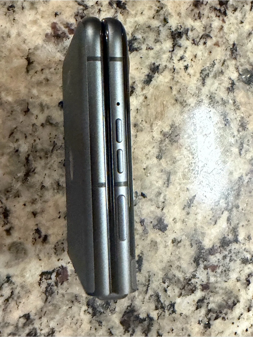 Unlocked Motorola Razr 2024 in koala grey 256gb Smartphone